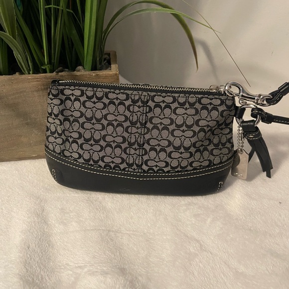 Coach Black and Gray Patterned Shoulder Bag - Picture 2 of 5